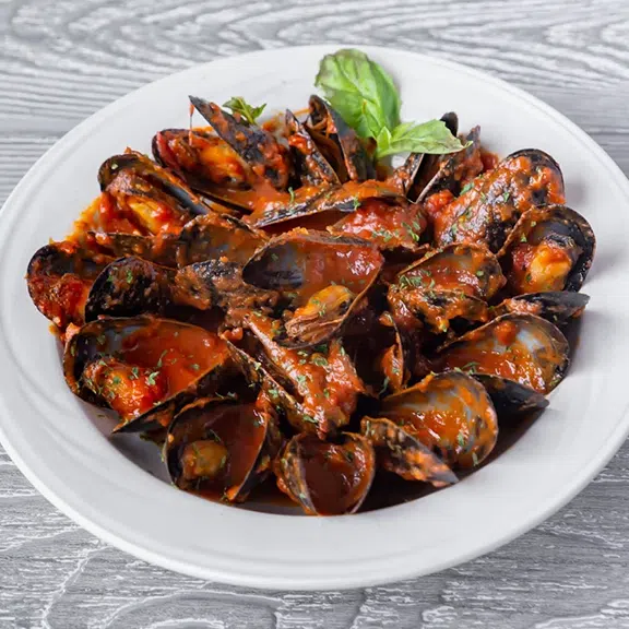 Steamed mussels in rich tomato and herb sauce